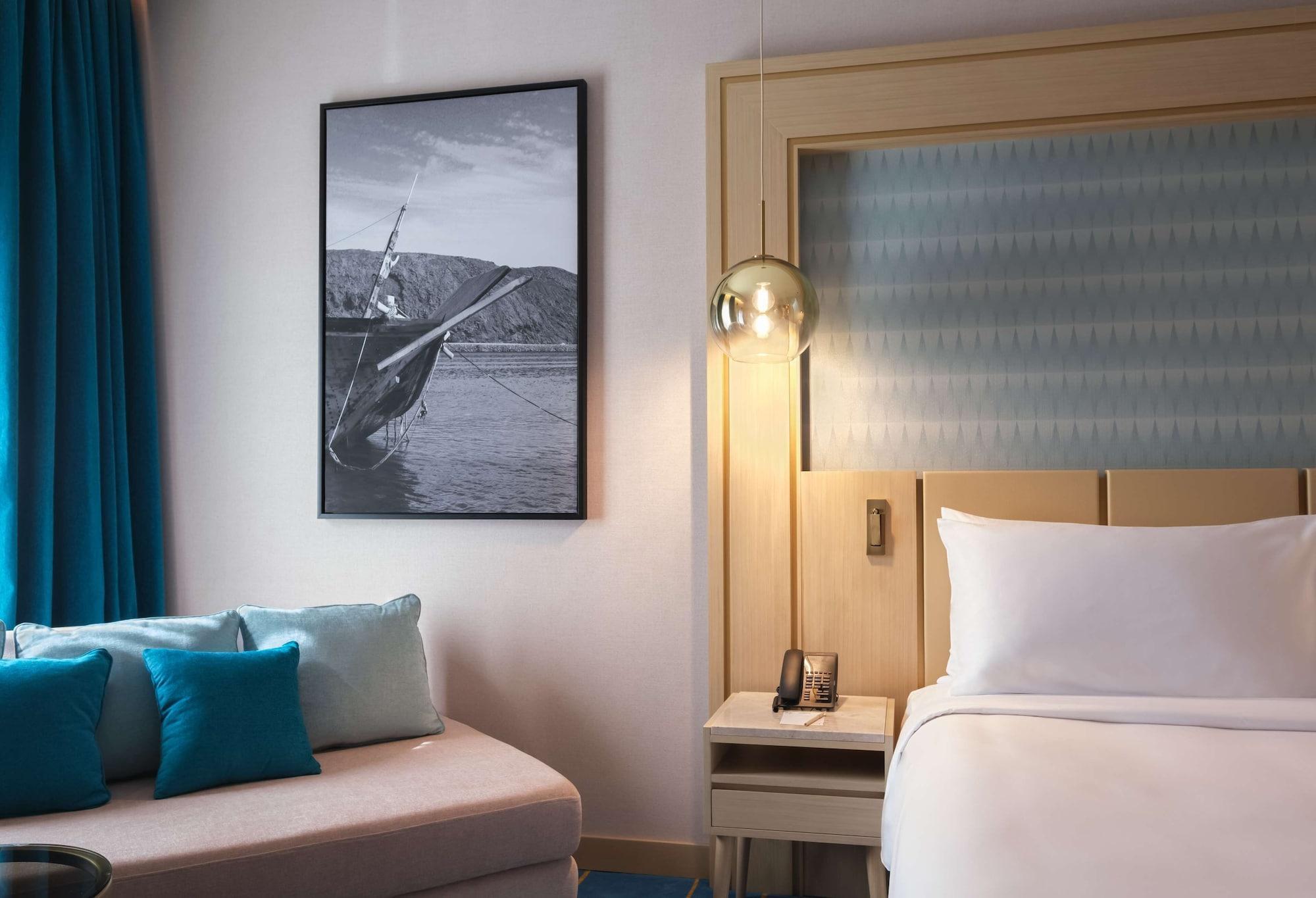 Maani Muscat Hotel & Suites Экстерьер фото