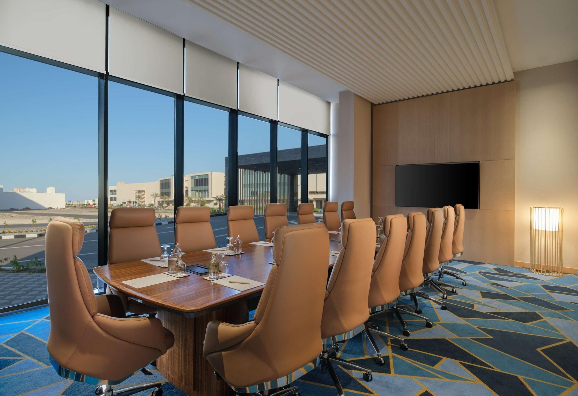 Maani Muscat Hotel & Suites Экстерьер фото