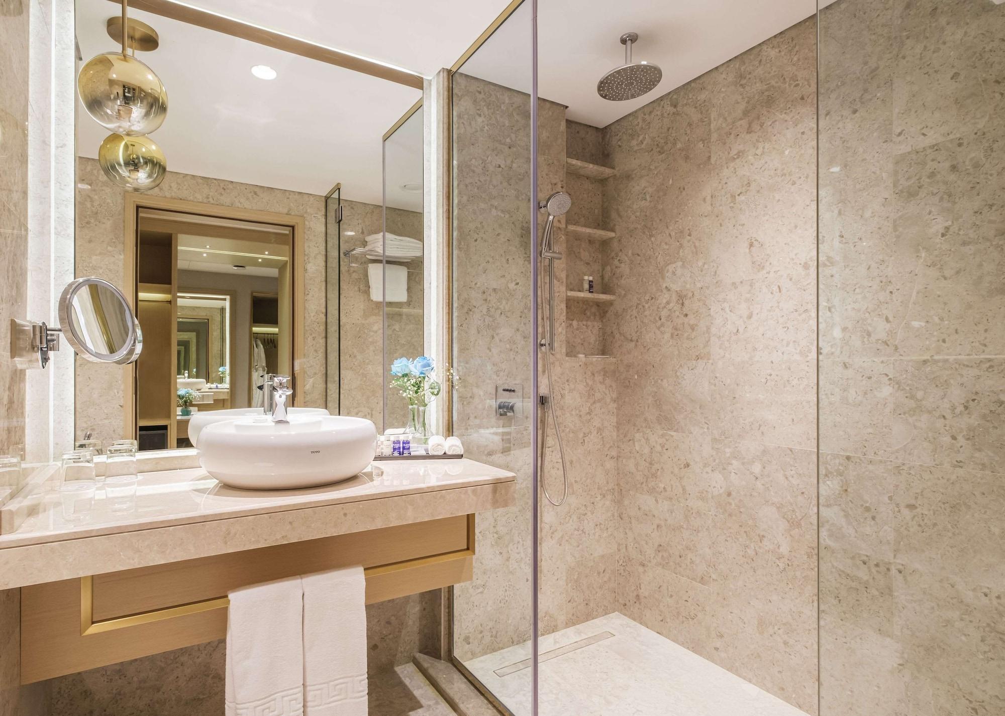 Maani Muscat Hotel & Suites Экстерьер фото