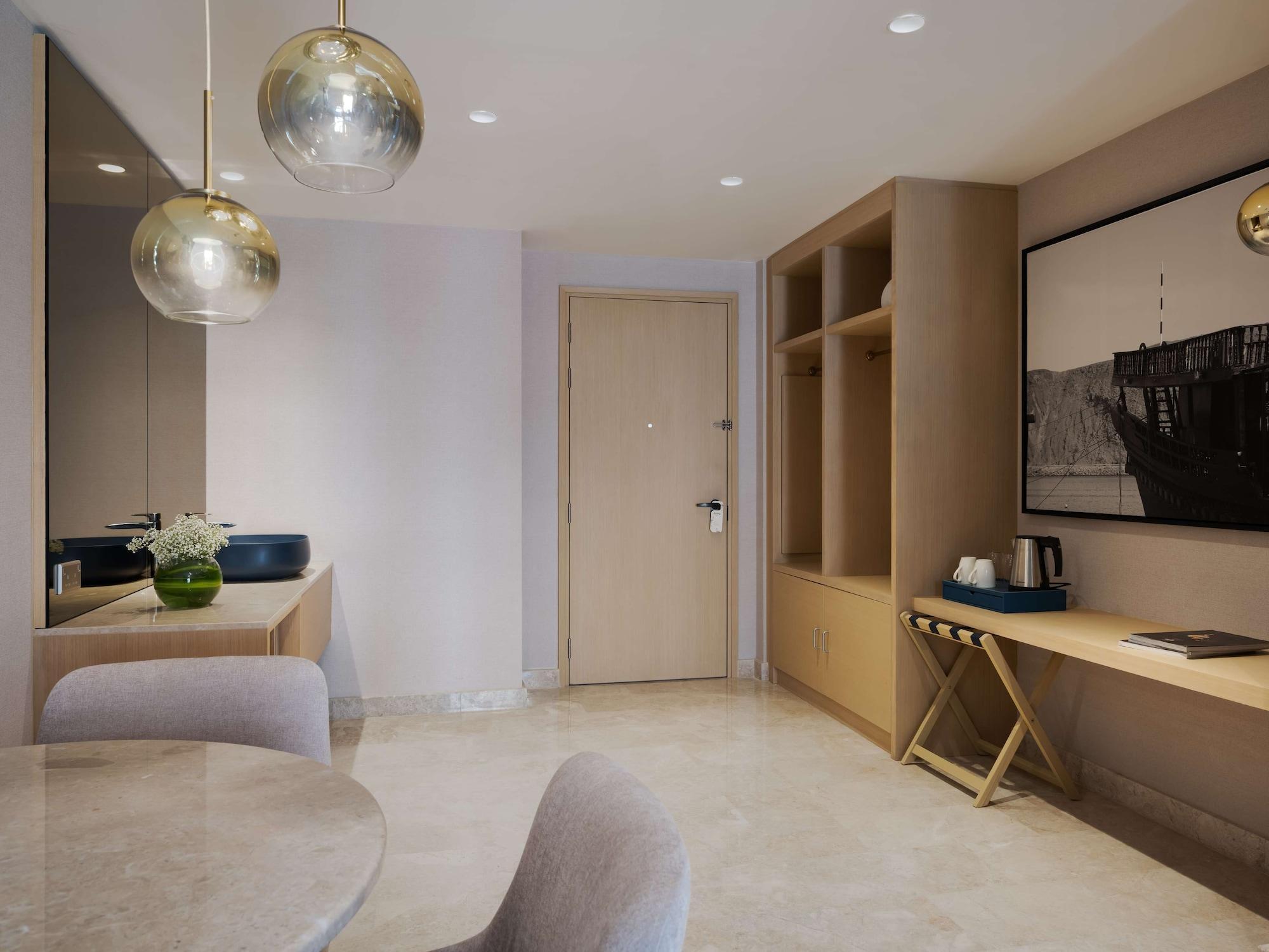 Maani Muscat Hotel & Suites Экстерьер фото