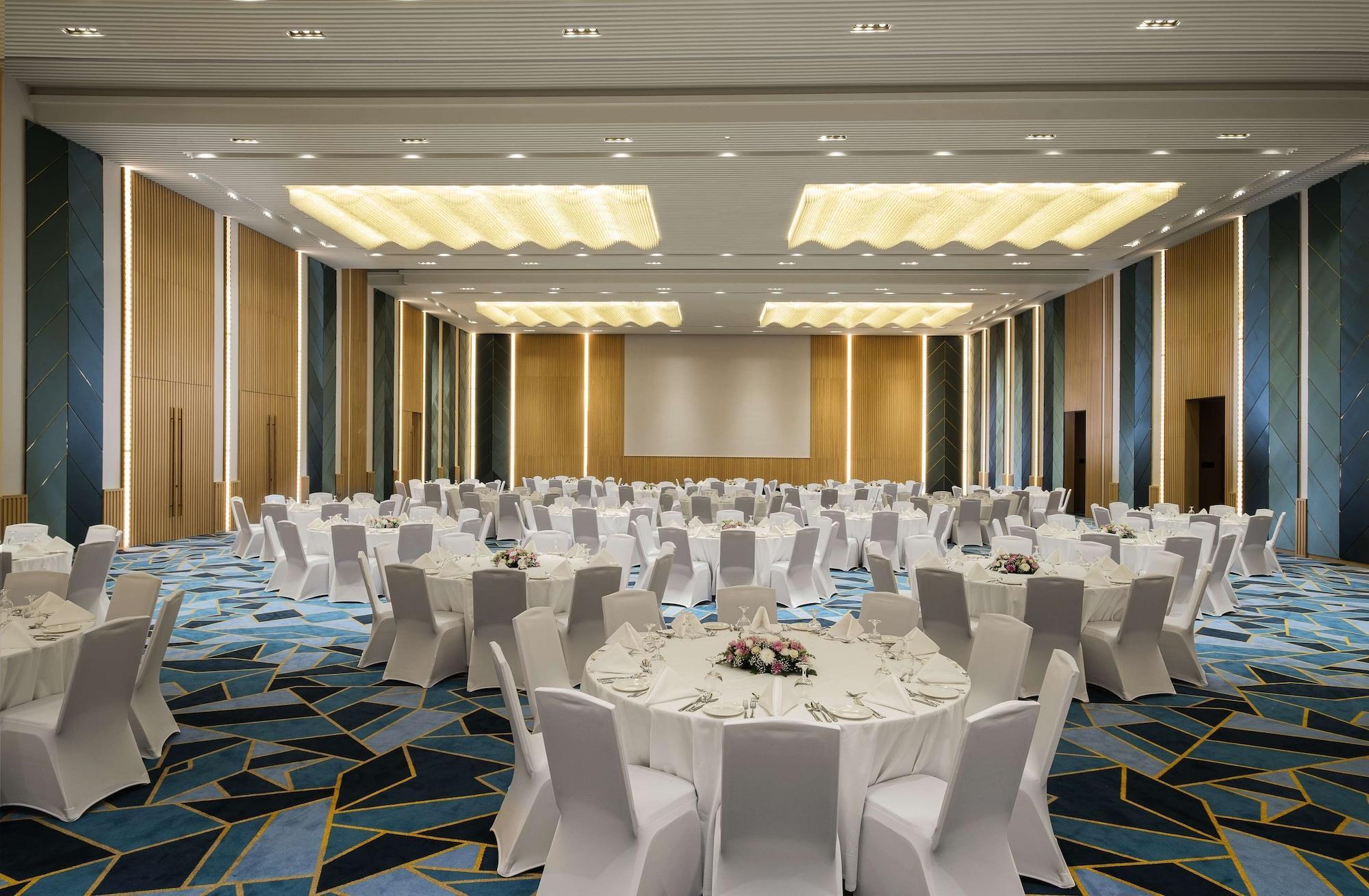 Maani Muscat Hotel & Suites Экстерьер фото