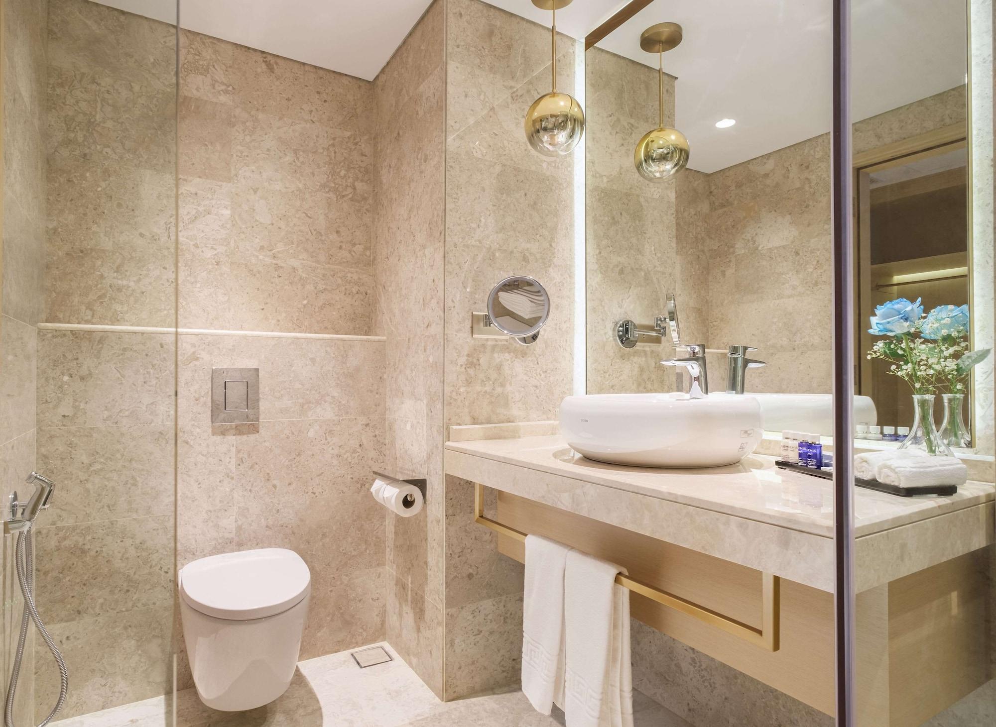 Maani Muscat Hotel & Suites Экстерьер фото