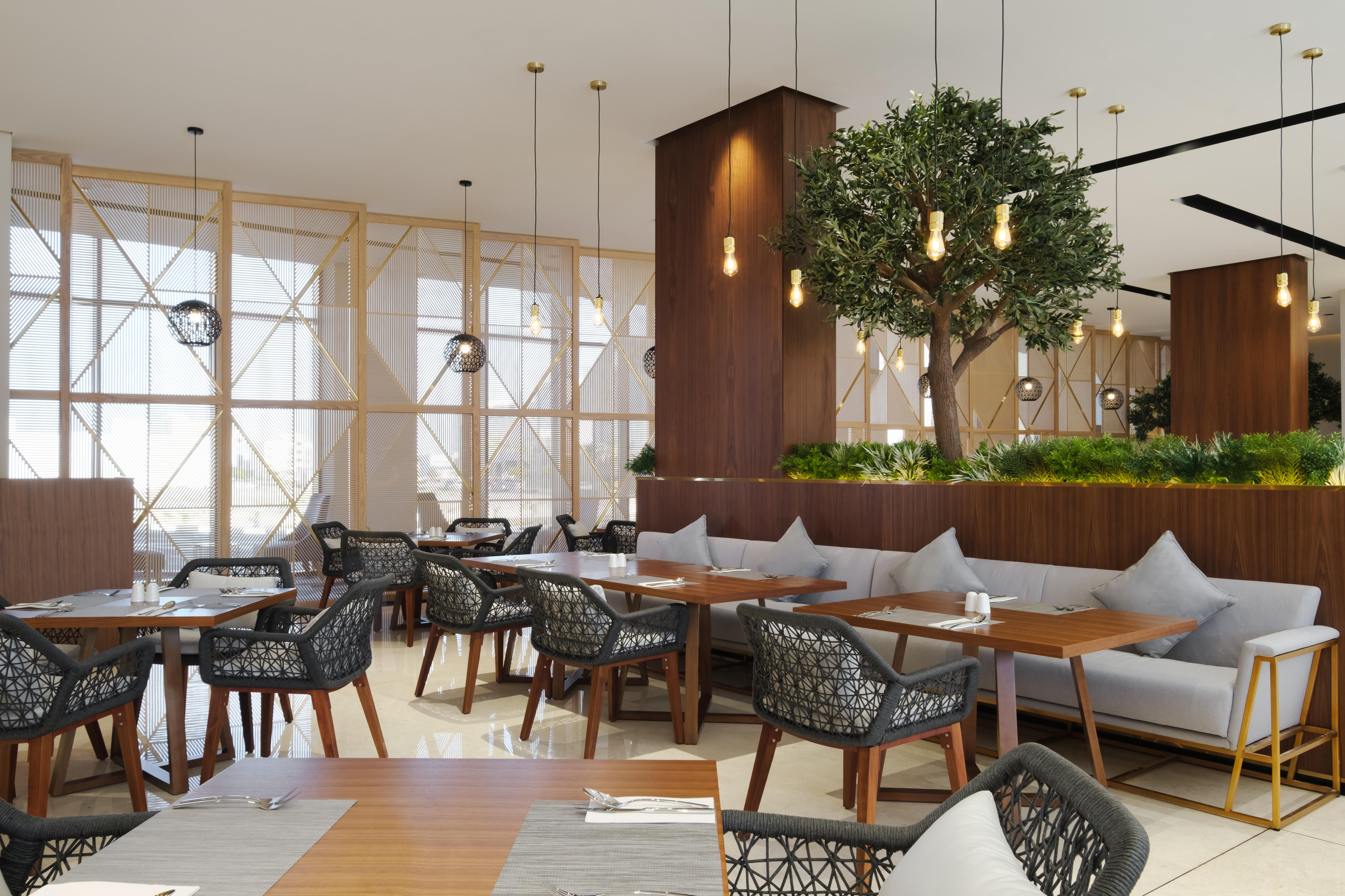 Maani Muscat Hotel & Suites Экстерьер фото