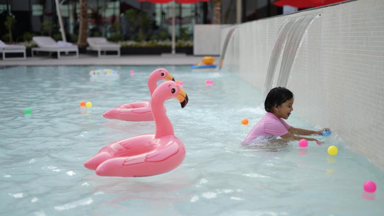 Maani Muscat Hotel & Suites Экстерьер фото