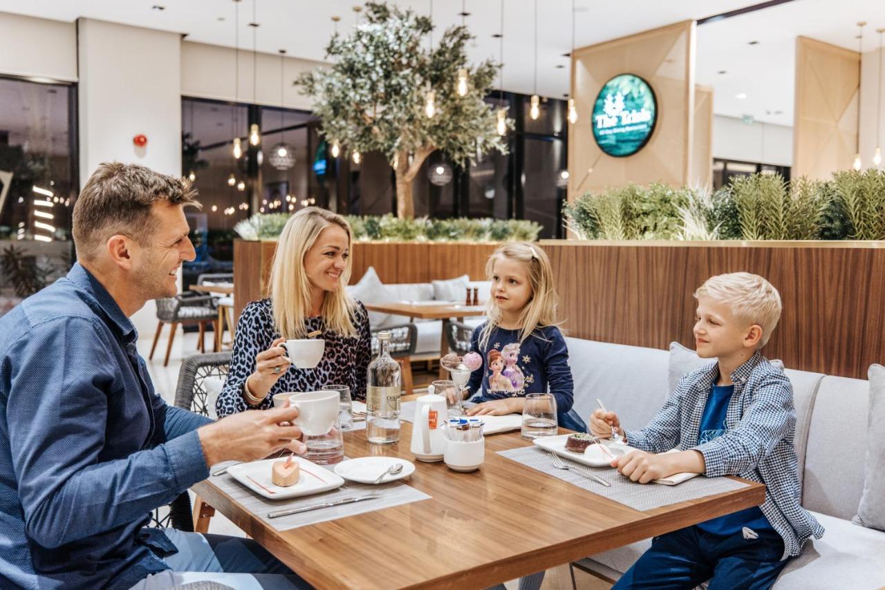 Maani Muscat Hotel & Suites Экстерьер фото