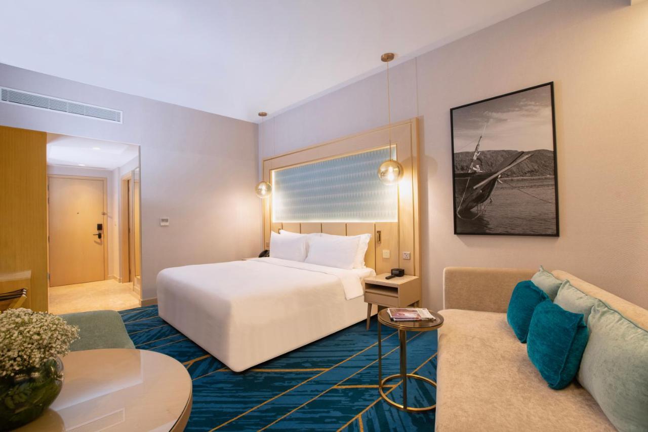 Maani Muscat Hotel & Suites Экстерьер фото