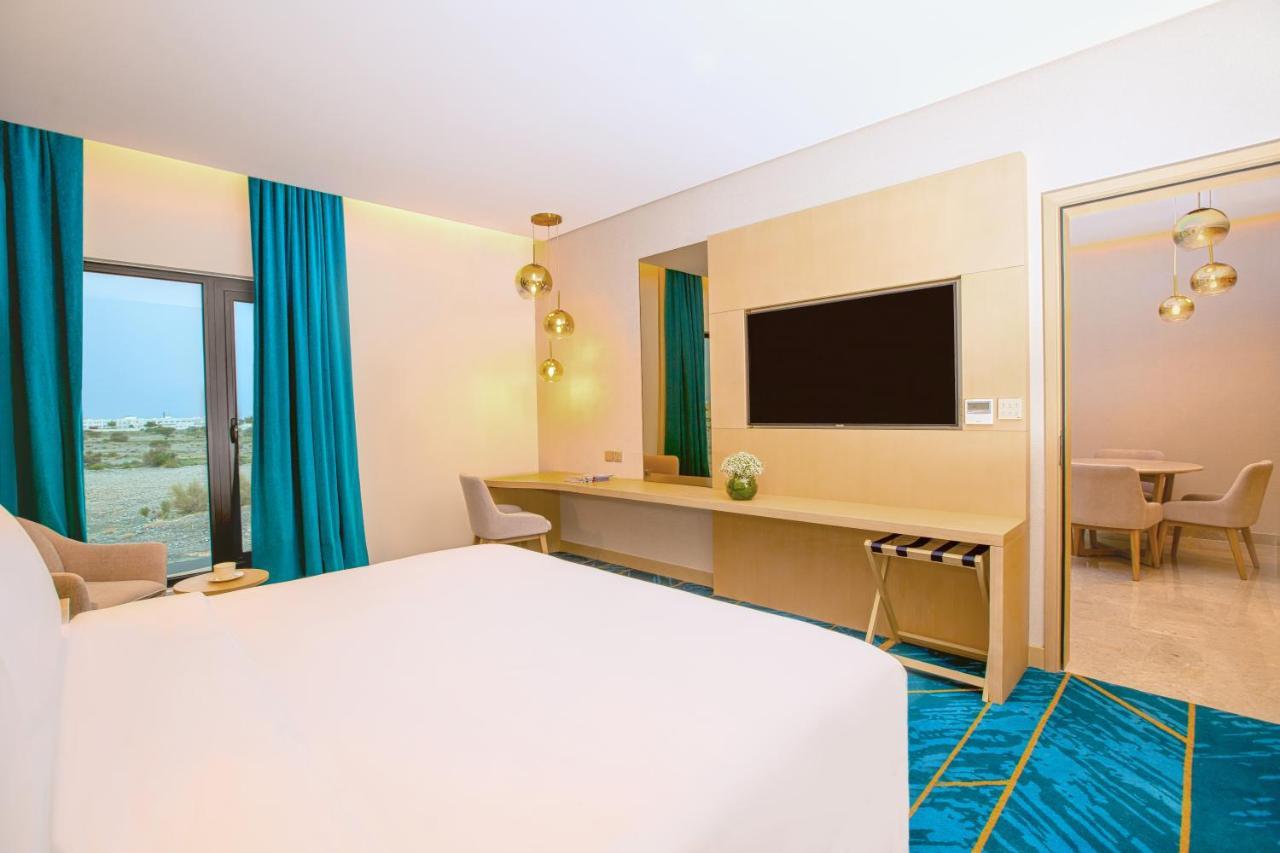 Maani Muscat Hotel & Suites Экстерьер фото