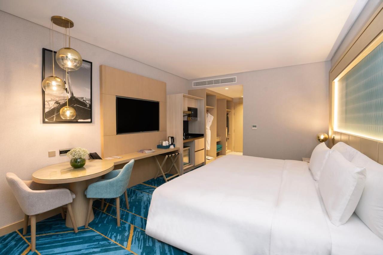Maani Muscat Hotel & Suites Экстерьер фото