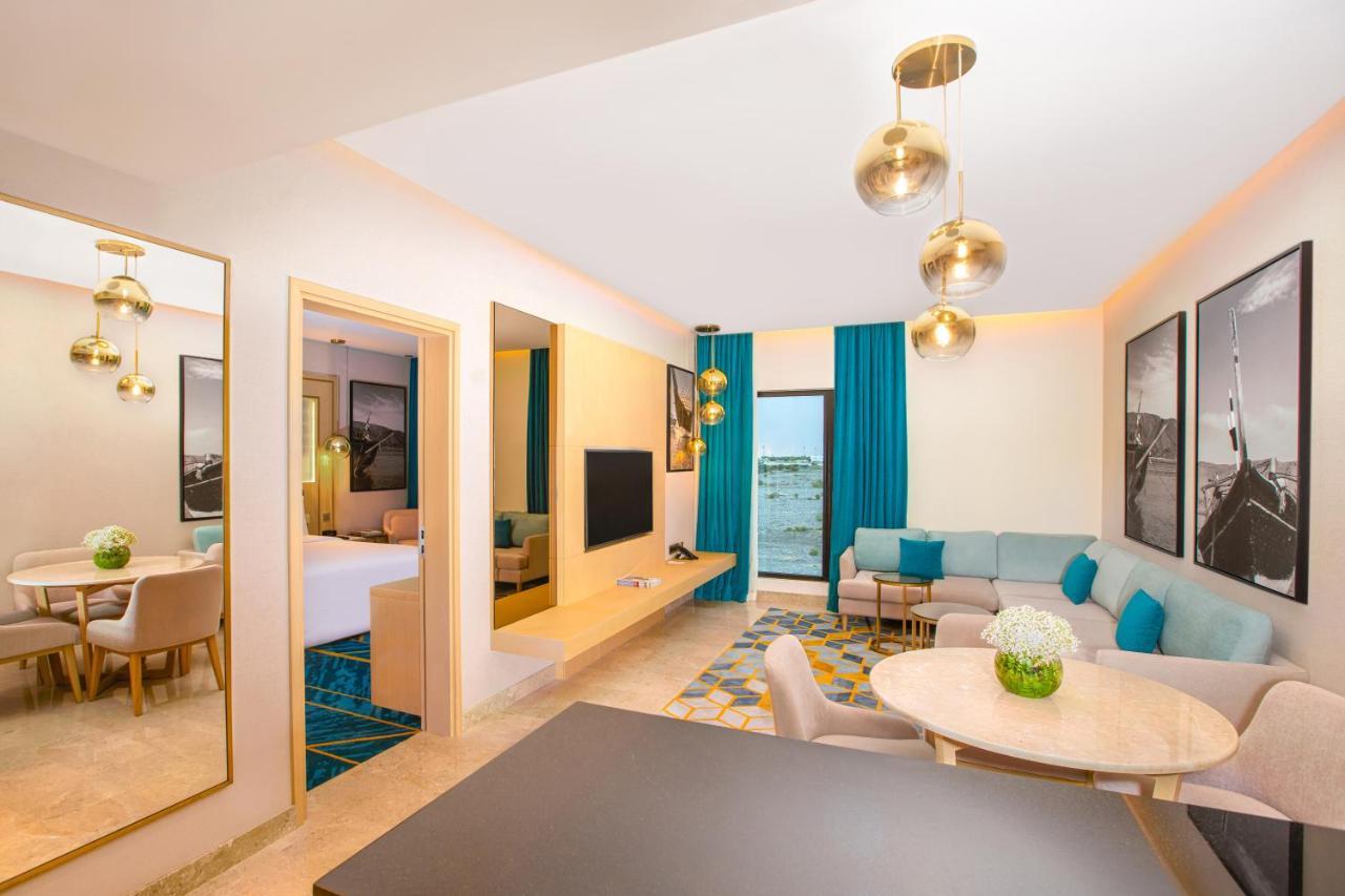 Maani Muscat Hotel & Suites Экстерьер фото