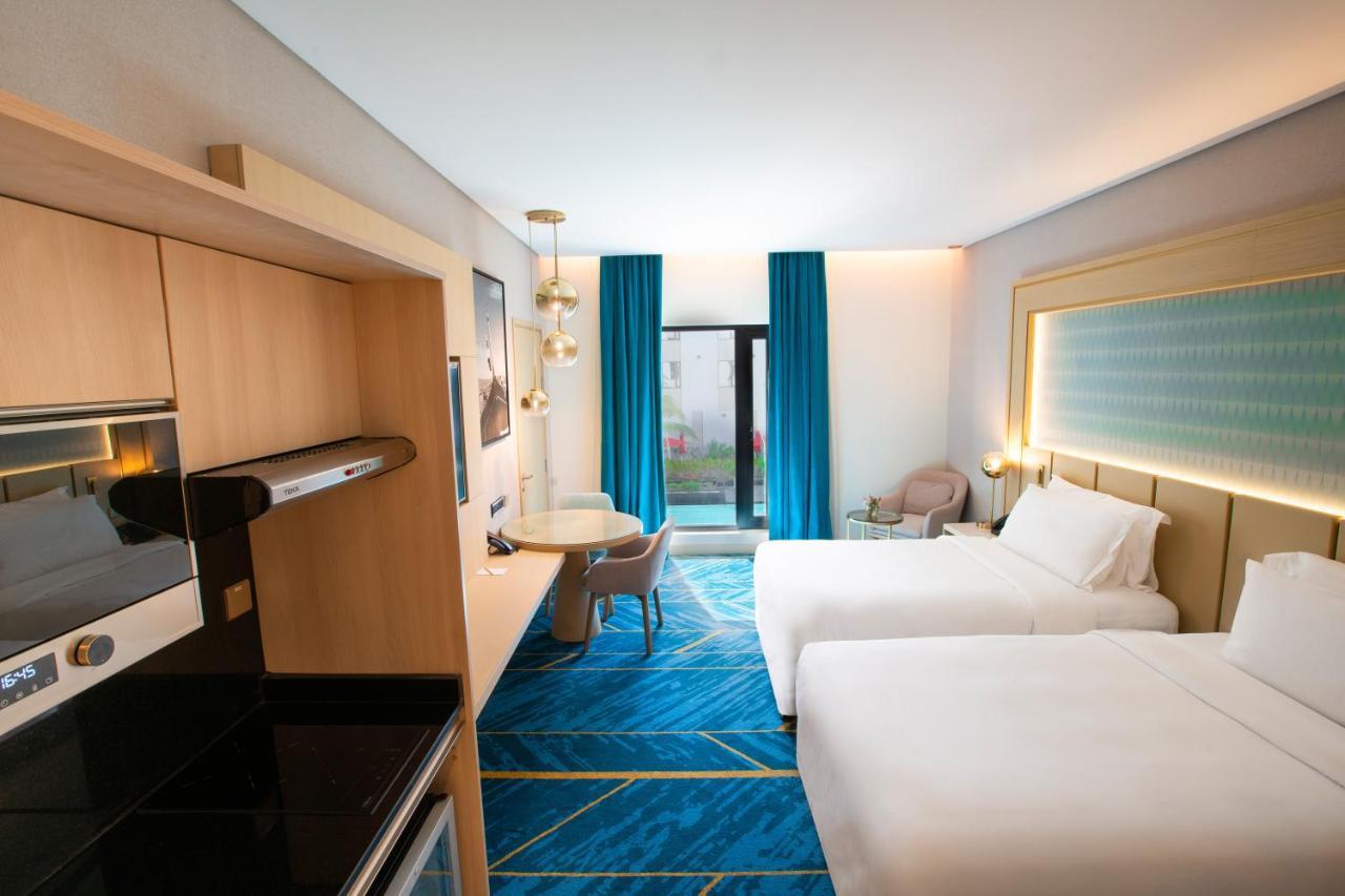 Maani Muscat Hotel & Suites Экстерьер фото