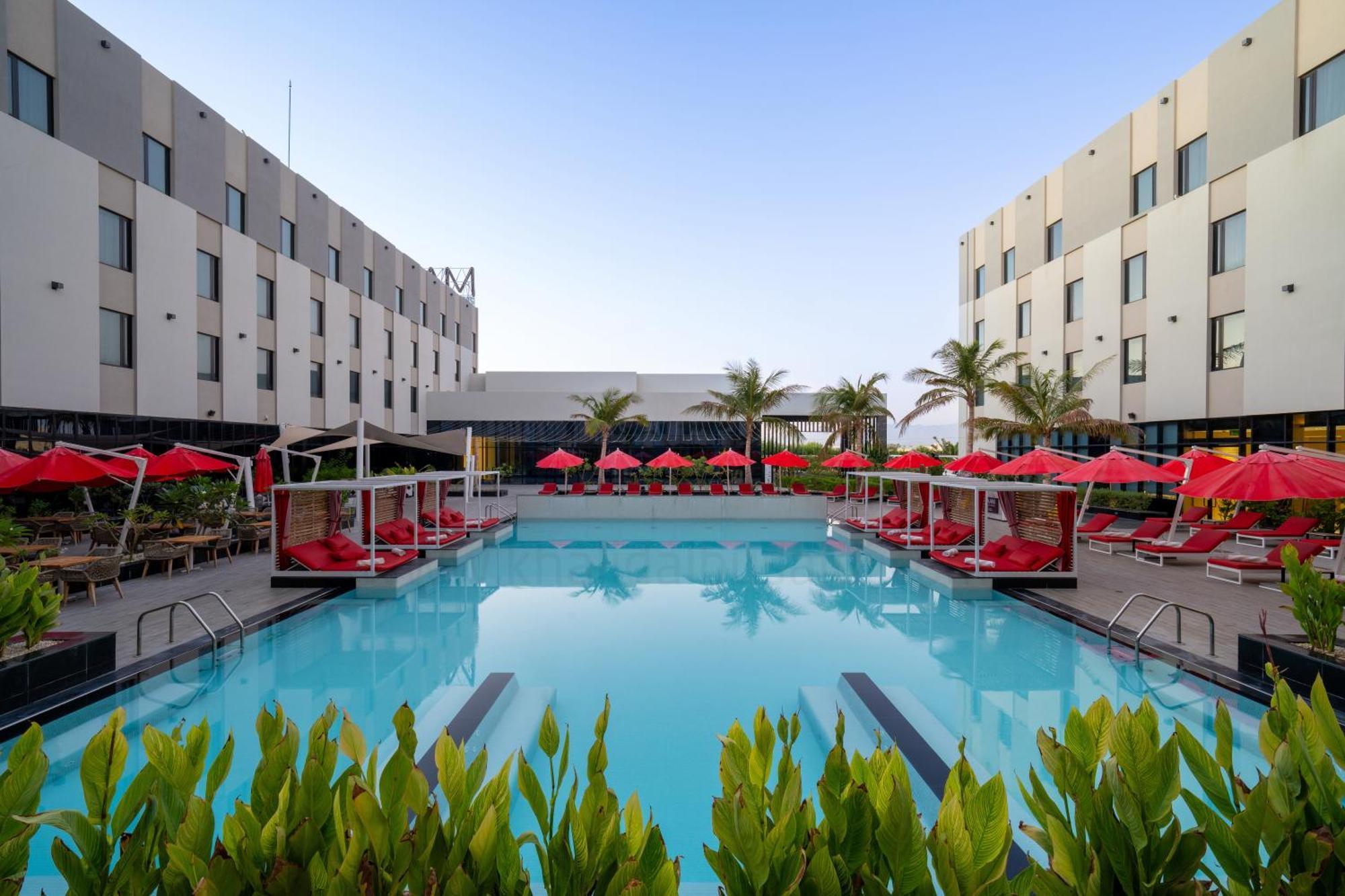 Maani Muscat Hotel & Suites Экстерьер фото