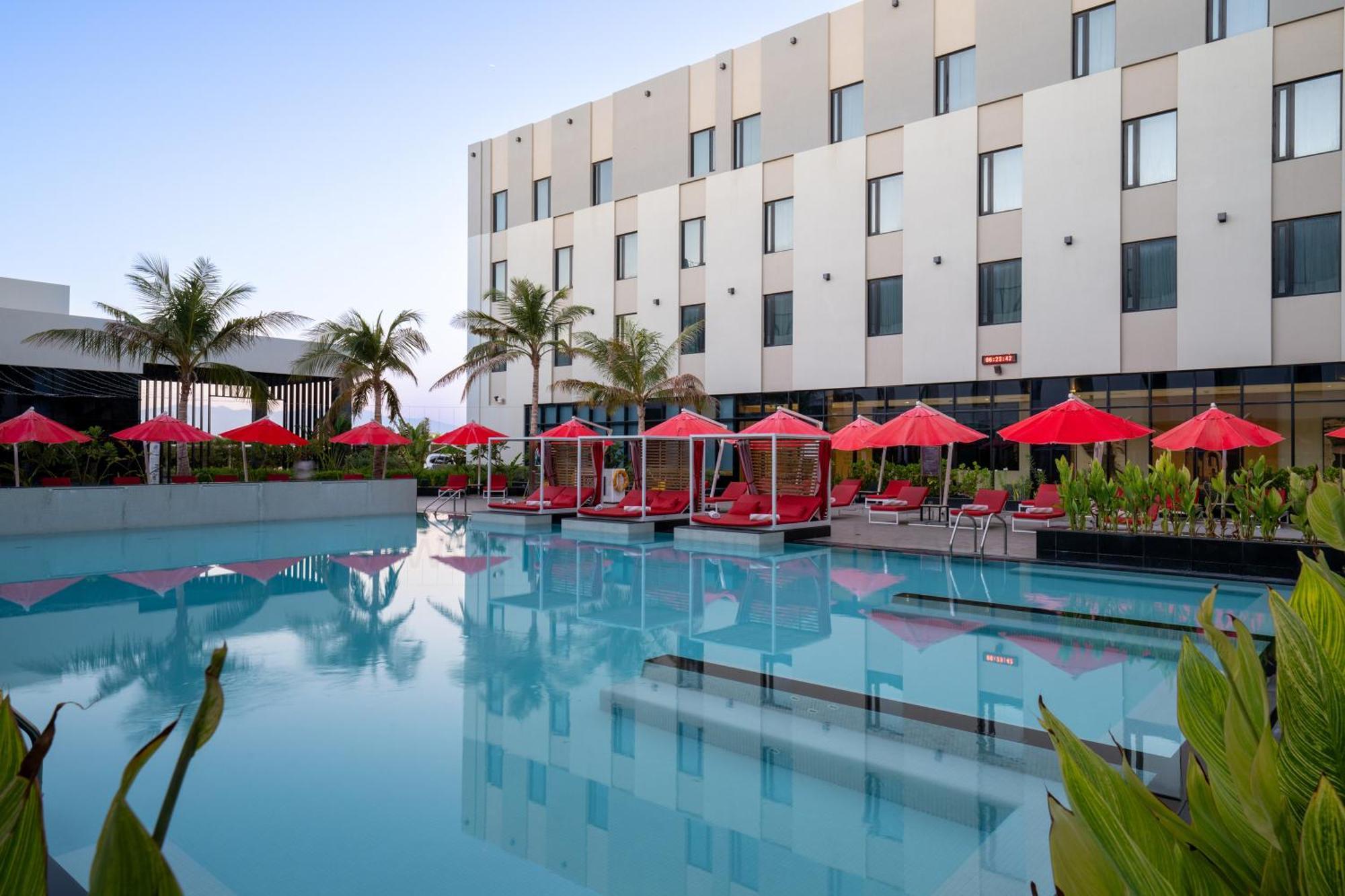 Maani Muscat Hotel & Suites Экстерьер фото
